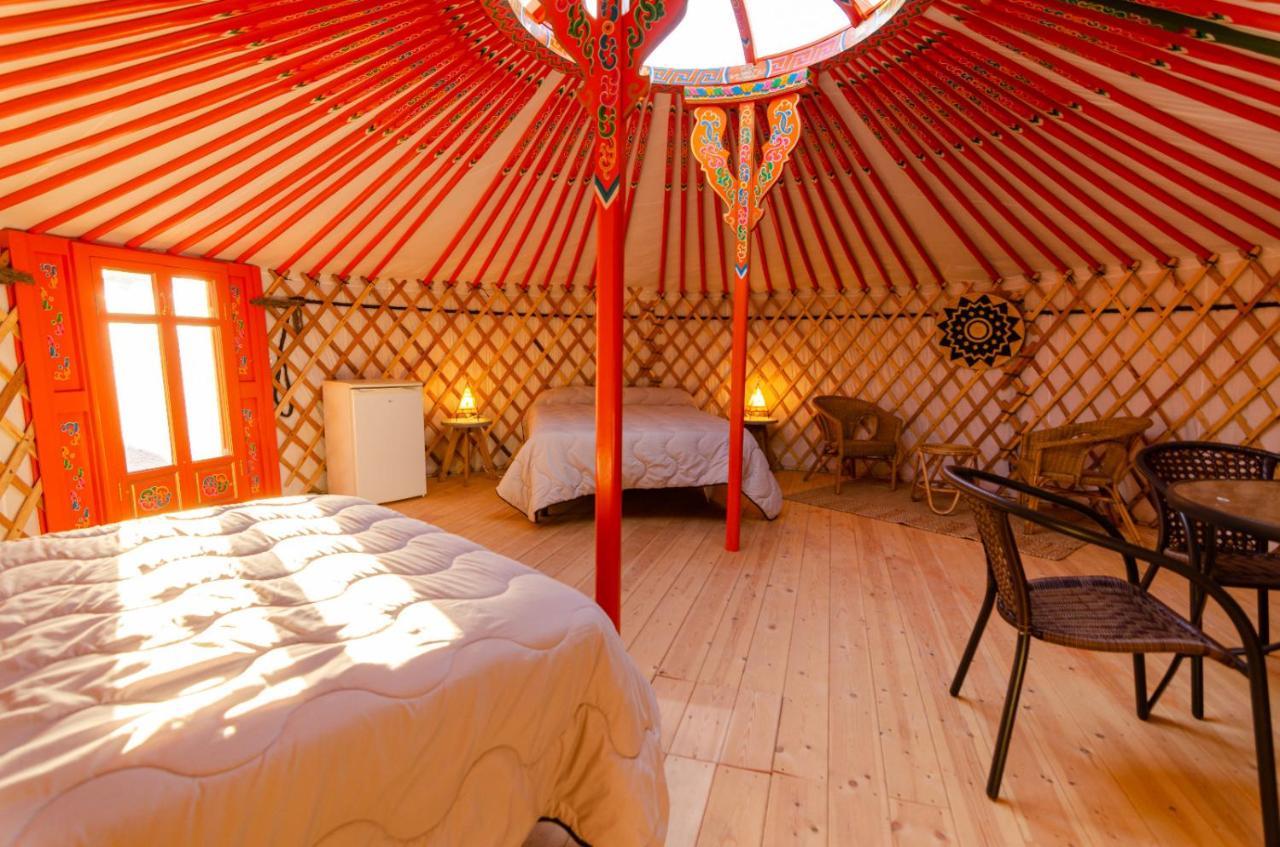 Camping El Roble 발데로브레스 외부 사진