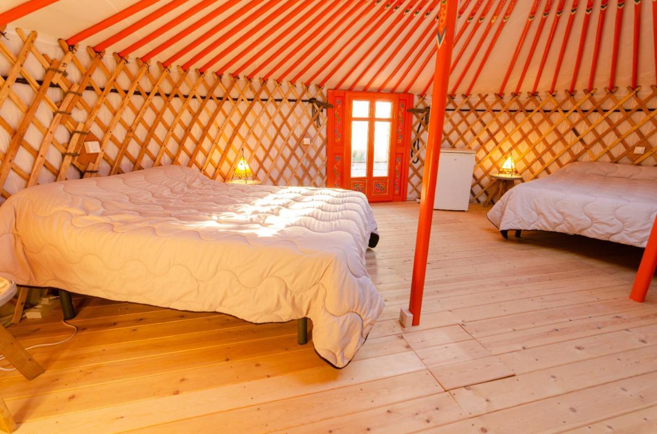 Camping El Roble 발데로브레스 외부 사진