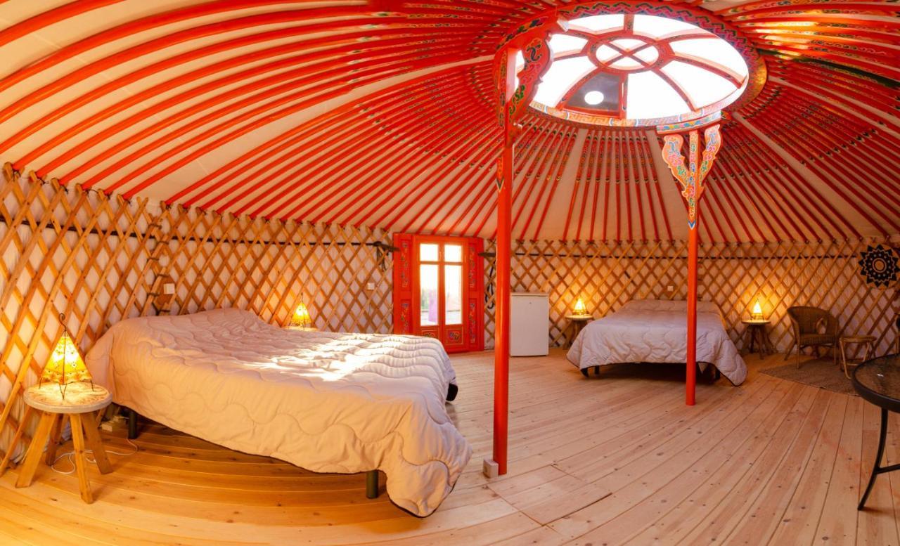 Camping El Roble 발데로브레스 외부 사진