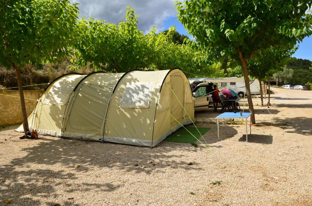 Camping El Roble 발데로브레스 외부 사진